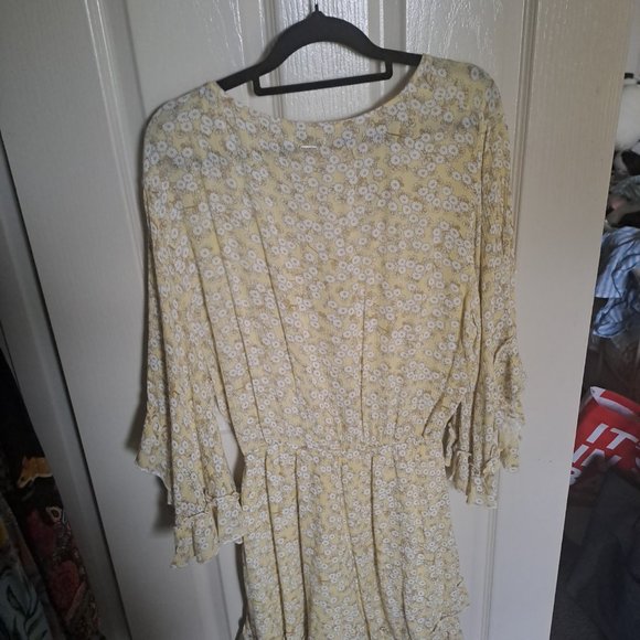 Floral yellow short jumpsuit - Picture 4 of 4